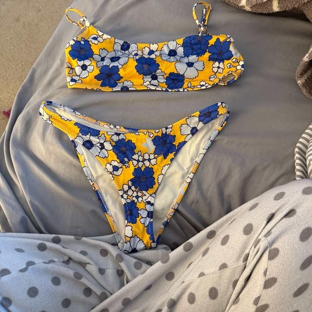 Triangl Bikini Set - Picture 3 of 3